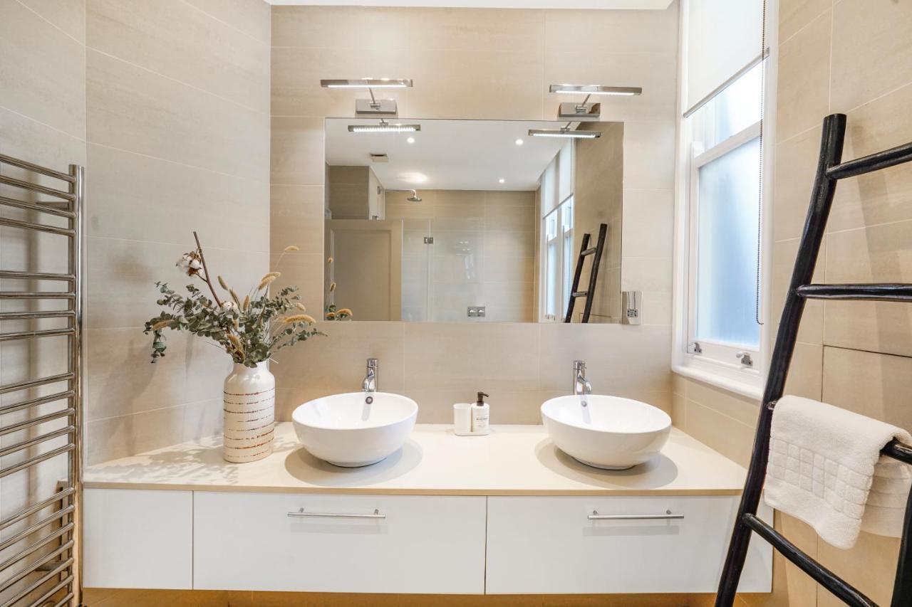 Spacious And Modern 4 Beds Home In Kensington London Eksteriør billede