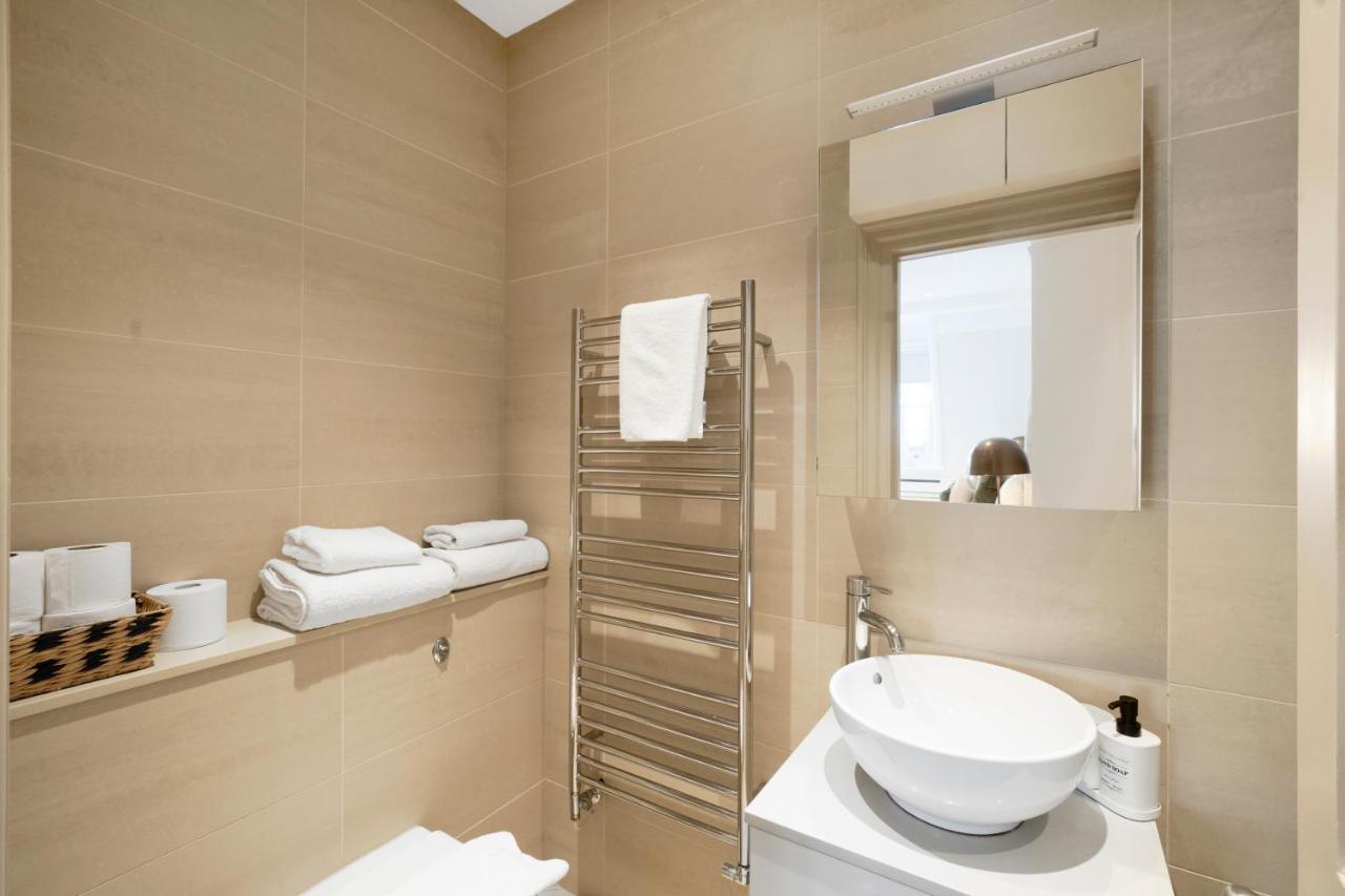 Spacious And Modern 4 Beds Home In Kensington London Eksteriør billede