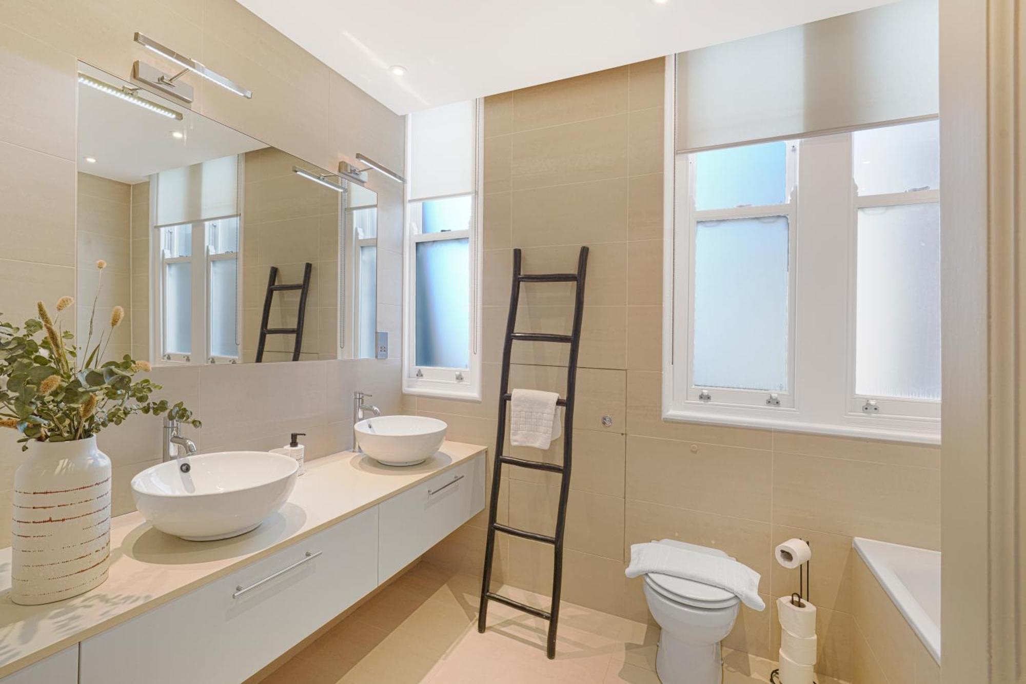 Spacious And Modern 4 Beds Home In Kensington London Eksteriør billede