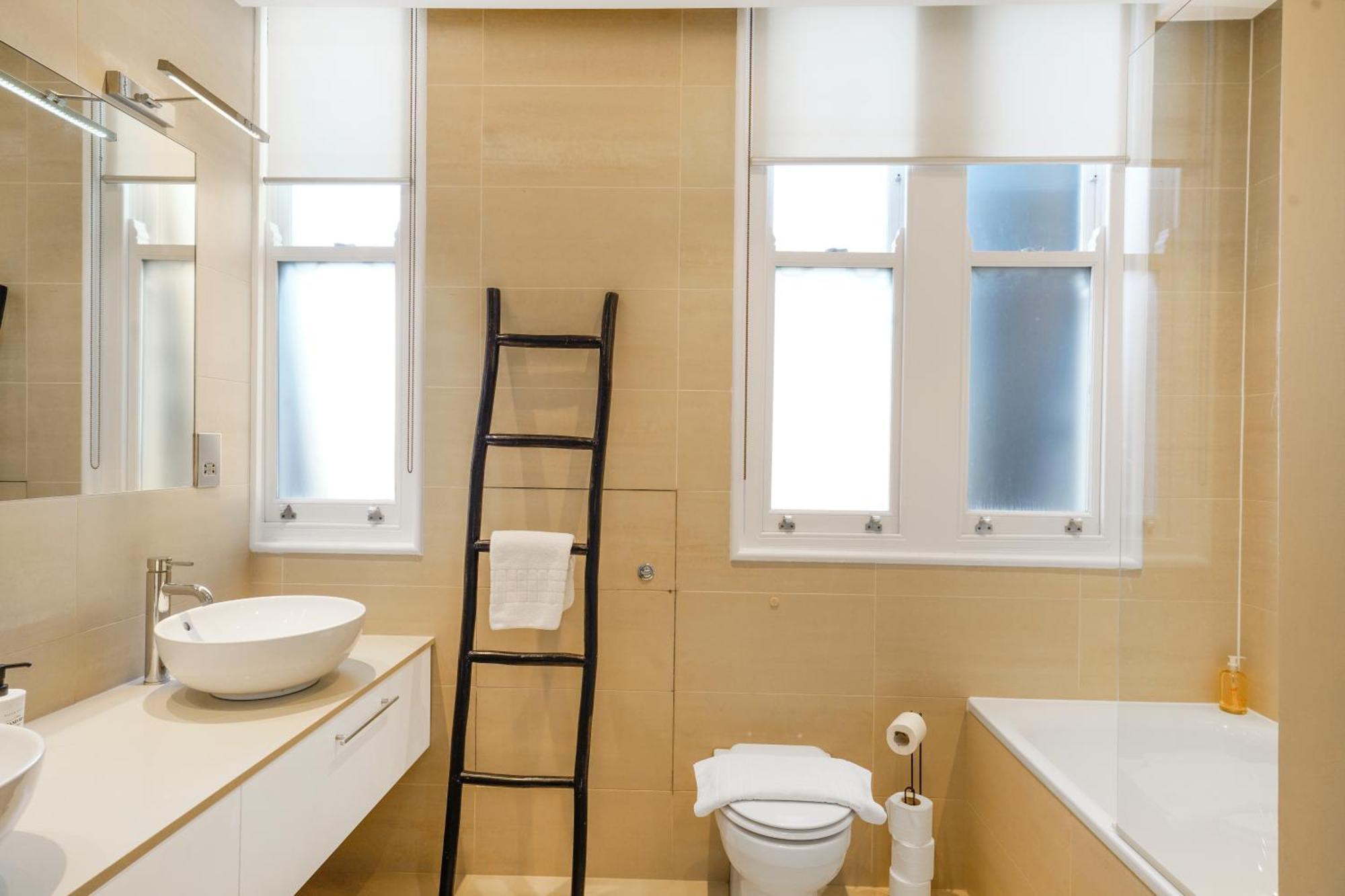 Spacious And Modern 4 Beds Home In Kensington London Eksteriør billede