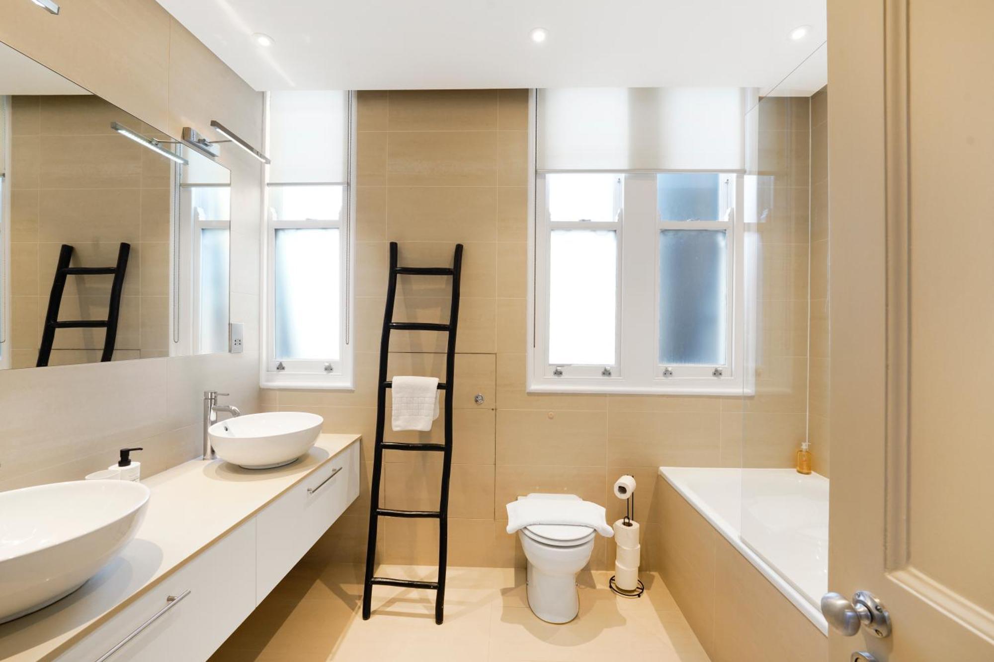 Spacious And Modern 4 Beds Home In Kensington London Eksteriør billede