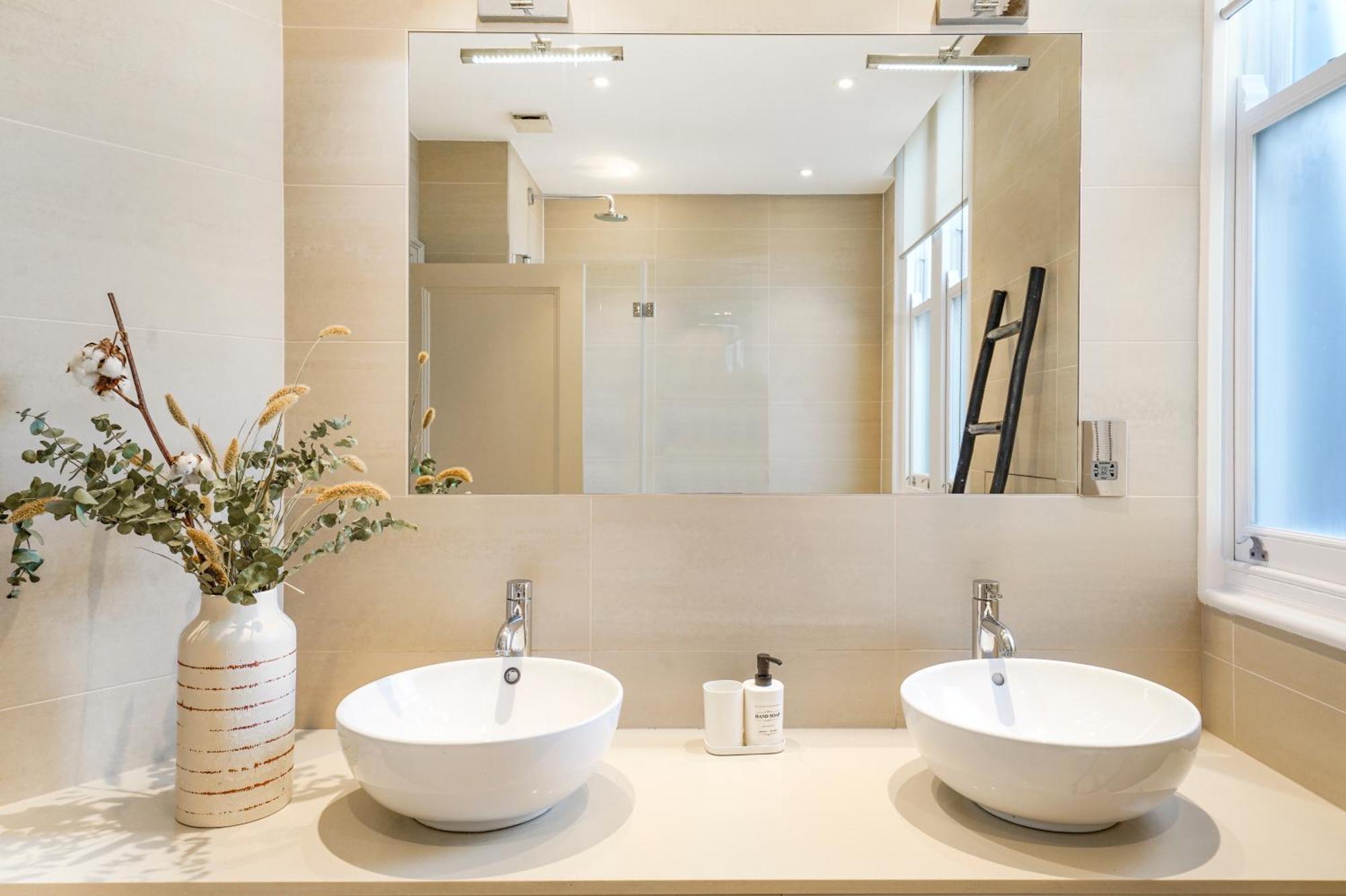 Spacious And Modern 4 Beds Home In Kensington London Eksteriør billede